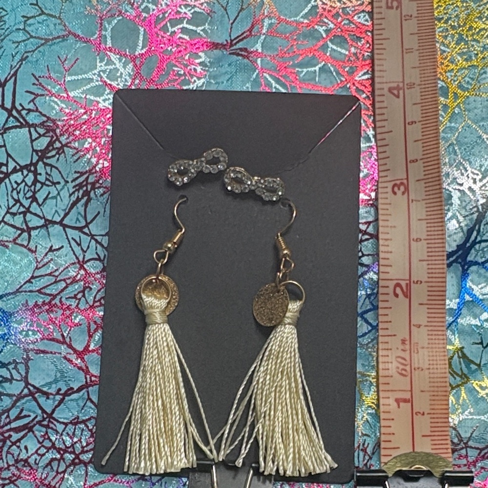 🖤Elegant Gold and Cream Tassel Earrings🖤